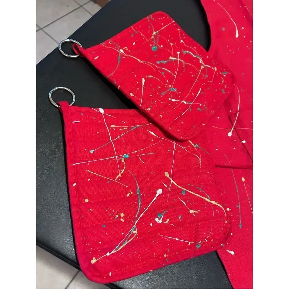 Red Printed Holiday Christmas Apron Matching Hotpads Large Pockets Adj Neck USA